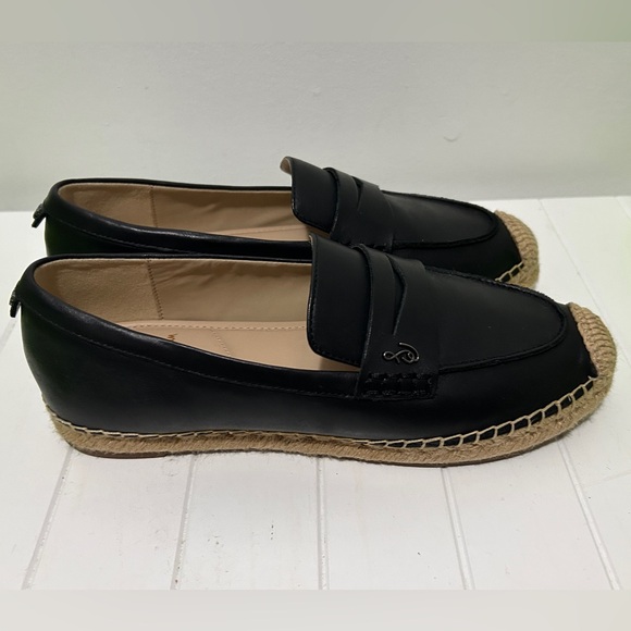 Casual Flats - Picture 1 of 8